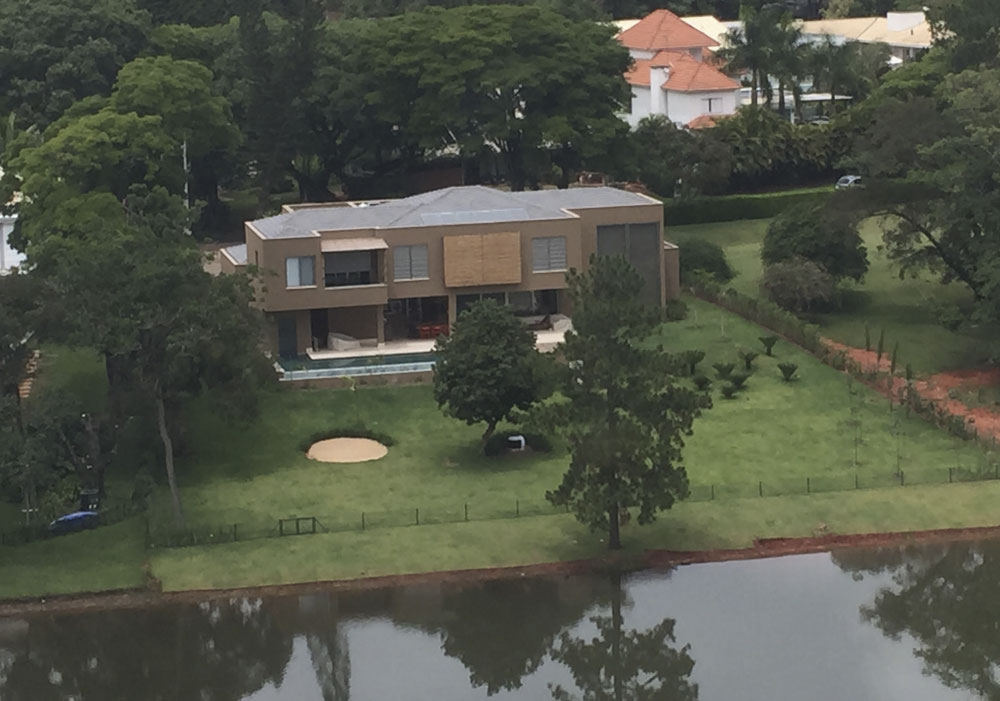 RESIDÊNCIA DE ALTO PADRÃO CONDOMÍNIO “FAZENDA LAGO AZUL”